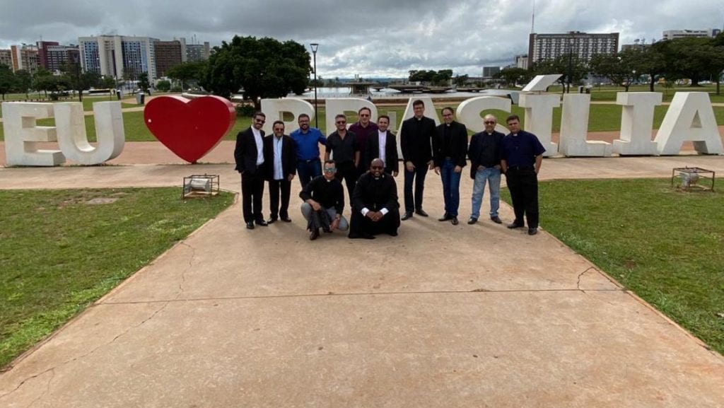 Como parte da programação, padres cantores realizaram tour por Brasília