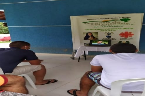Associação oferece palestras e cursos aos internos