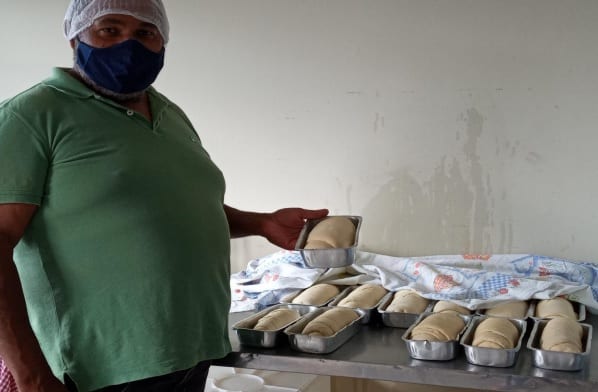 No decorrer das palestras também foram feitos pães para o consumo interno