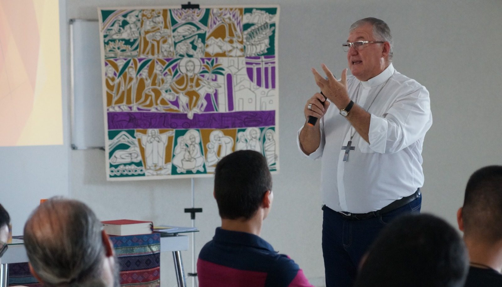 Dom Edmar Peron conduz formação sobre o Missal Romano na diocese de Guarapuava