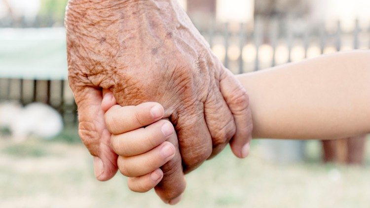 “Na velhice não me abandones” é o tema do IV Dia Mundial dos Avós e dos Idosos a ser celebrado em 28 de julho