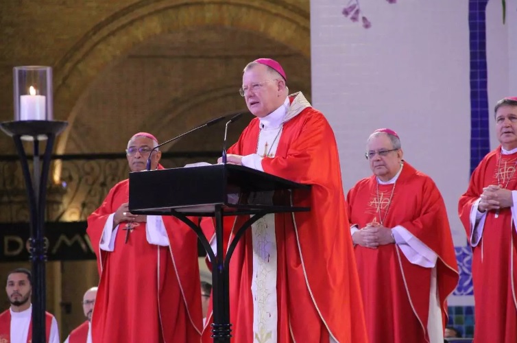 “A Igreja caminha com os pés dos padres”, diz dom Jaime Spengler em celebração de abertura do 19º ENP