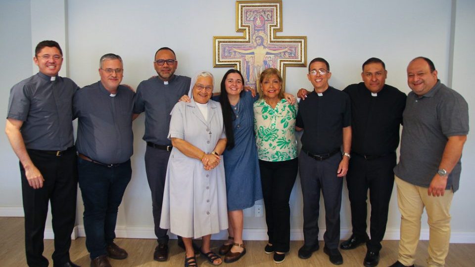 Equipe Dinamizadora da Catequese na América Latina se reúne na sede da CNBB, em Brasília