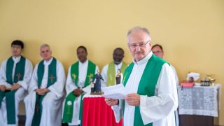 Foto: CNBB/Fernando Reis|Irmã Géraldine | Foto: CNBB/Fernando Reis|Irmã Marcelline | Foto: CNBB/Fernando Reis|Seminarista Tinh ToTo | Foto: CNBB/Fernando Reis|Padre Jaime Gusberti | Foto: CNBB/Fernando Reis