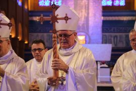 Foto: Matheus Andrade/Santuário Nacional|||Bispos referenciais da missão recebem cruz missionária | Foto: Matheus Andrade/Santuário Nacional|Em destaque