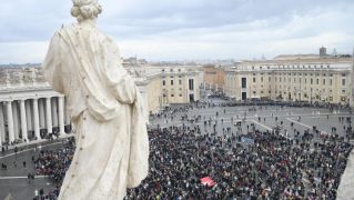 A Praça São Pedro durante o Angelus deste domingo_Vatican Media