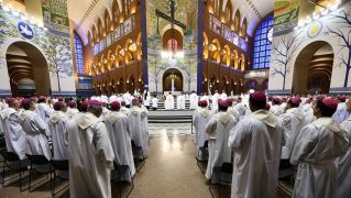 Bispos em Assembleia - Thiago Leon Santuário