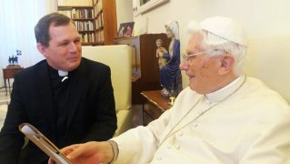 Catelan e Papa Bento XVI