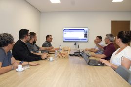 Cia Ticket Kayser apresentando