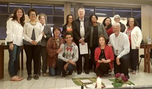 Migrantes venezuelanos dormem ao relento na Praça Simón Bolívar em Boa Vista