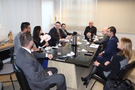 Dom Ricardo e advogados mãos cruzadas