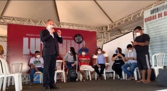 Dom Walmor em evento indígena