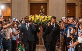 Entronização de Nossa Senhora Aparecida nos EUA