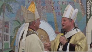 Imposição - palio - dom Mário com Dom Maurício