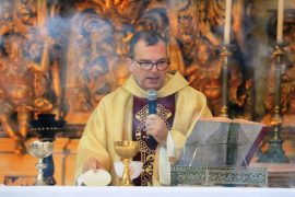 Dom Alberto Taveira conduz bênção do barco hospital | Foto: CNBB Norte 2/Leonardo Monteiro|Frei Francisco Belotti e monsenhor Massimo Catterin | Foto: CNBB Norte 2/Leonardo Monteiro|Dom Alberto entrega carta do papa Francisco ao frei Belotti | Foto: CNBB Norte 2/Leonardo Monteiro|Foto: CNBB Norte 2/Leonardo Monteiro|Foto: CNBB Norte 2/Leonardo Monteiro