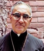 Oscar-Romero-arcebispo-de-San-Salvador-219x250