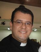 Padre_Heliton_interna