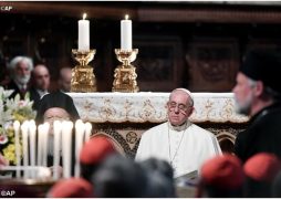 Papa-Assis-oracao_PAZ-2