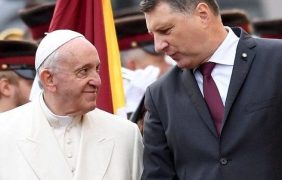 Foto: Papa Francisco com o presidente da República Raimonds Vejonis (AFP or licensor)