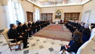 Papa com Comissão para a América Latina