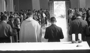 ????????????????????????????????????|São Paulo (SP) 03/02/1977 - Religião Católica - Brasil - Bispos - Conferência Nacional dos Bispos do Brasil - CNBB - Assembléia da CNBB em Itaici