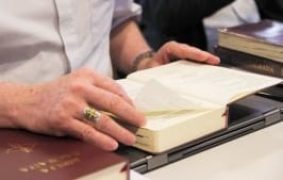 bíblia-lendo-300x169