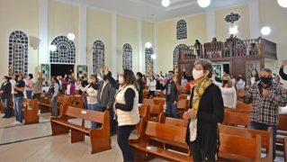 fieis missas presenciais