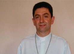 g_CRUZ-ALTA-–-Dom-Adelar-Baruffi-lança-livro-e-valor-será-revertido-para-as-vocações-1