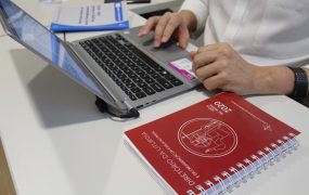 gestao-igreja-padre-computador