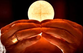 o-que-significa-a-eucaristia-2-696x375-1-1200x762_c