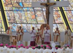 La celebrazione eucastica presieduta dal Santo Padre.