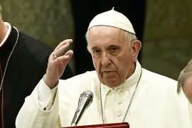 Pope Francis (C) blesses italo-albanian pilgrims of Lungro during an audience in Paul VI hall at the Vatican on May 25