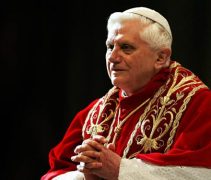 pope_benedict_sitting