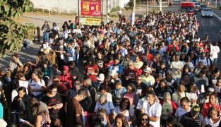 Foto: CNBB Centro-Oeste/divulgação | Caminhada teve início no Portal da Fé rumo ao Santuário
