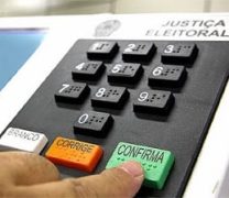 urna-eletronica-mao-260x224